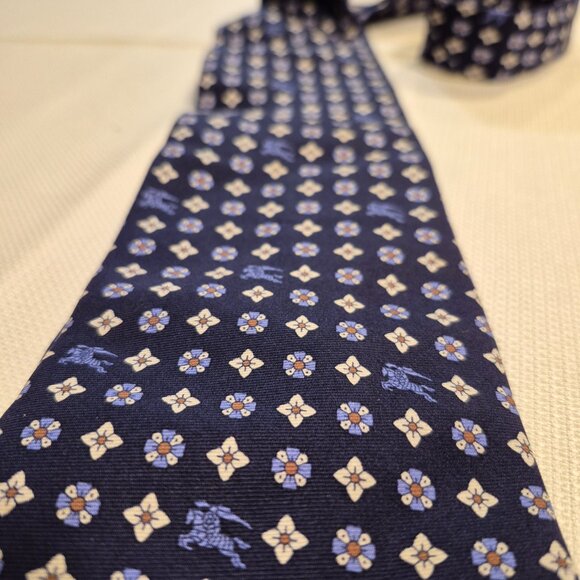 BURBERRY Silk Tie - Picture 6 of 16